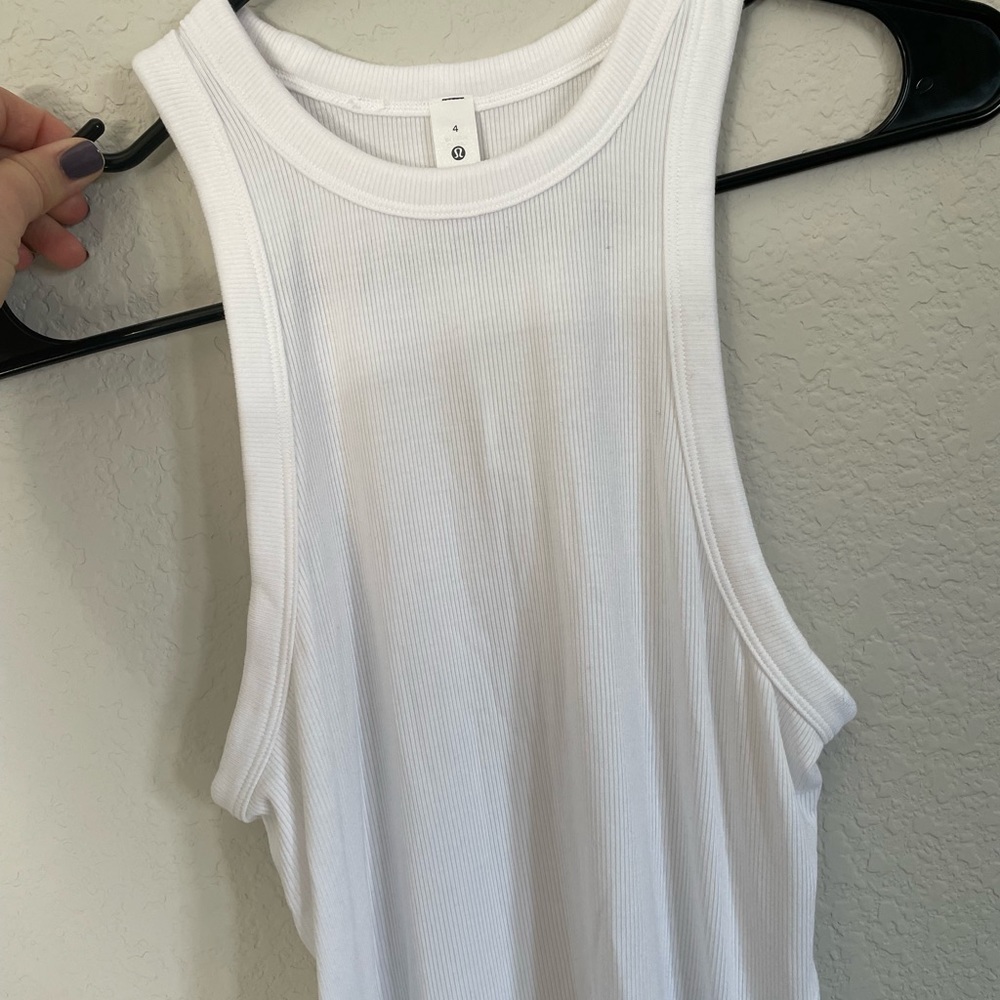 Lululemon workout top size 4
